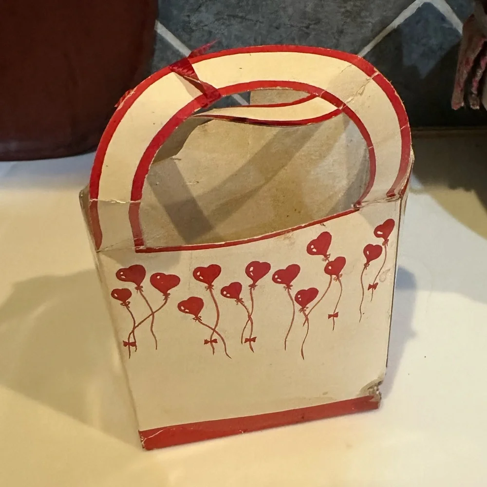 VTG 1985 RARE VALENTINE GIFT BAG COLLECTIBLE DISTRESSED TEDDY BEAR HEART 4”x7”